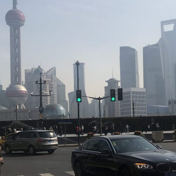 上海の金融街を望む