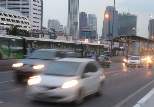 疾走するアジアの自動車