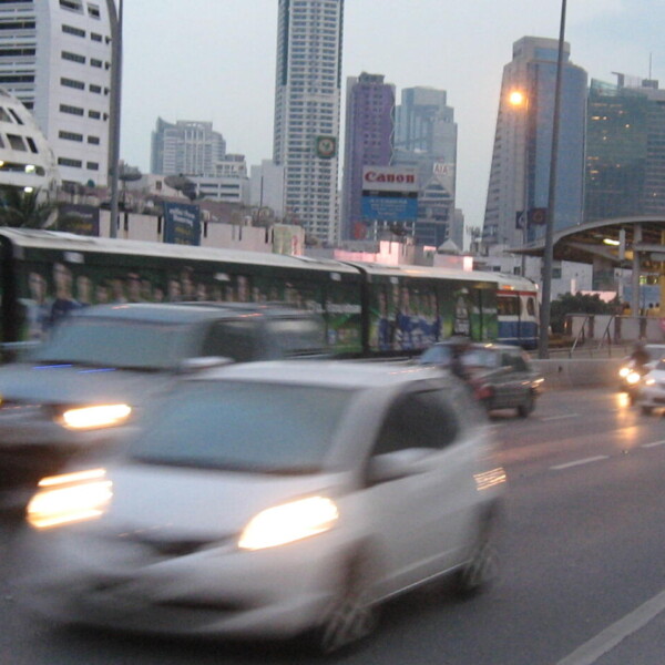 疾走するアジアの自動車