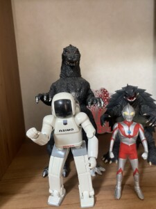 アシモはゴジラやウルトラマンに負けない
