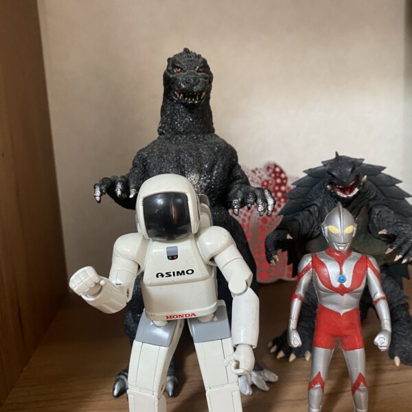 アシモはゴジラやウルトラマンに負けない