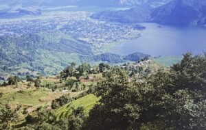 サランコットの丘から眺めるペワ湖