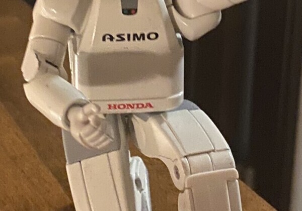 走るアシモ