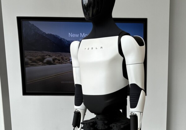 テスラ　人型ロボット