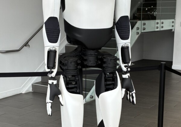 テスラ　人型ロボット
