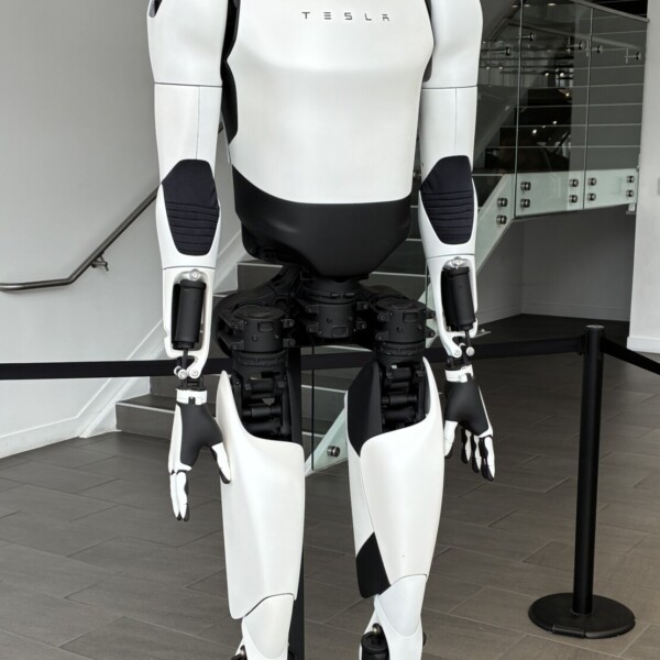 テスラ　人型ロボット
